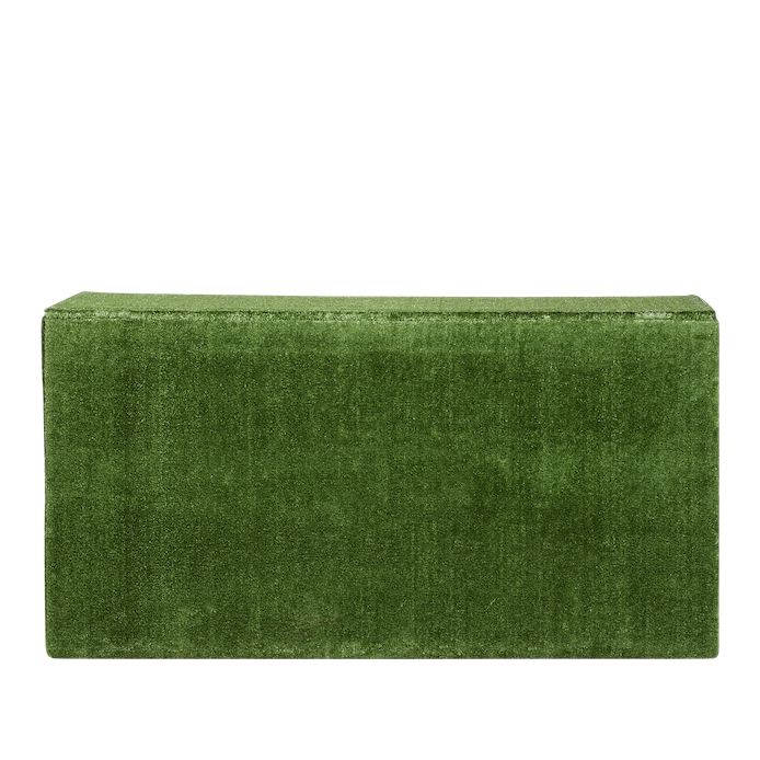 faux-grass-food-station-front