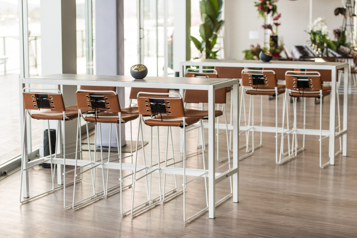 insitu-bench-bar-white