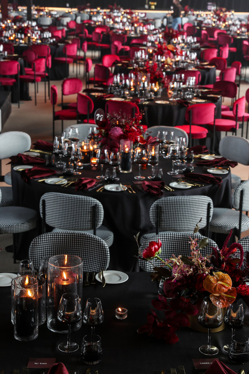 insitu-duke-chair-hundstooth-on-black