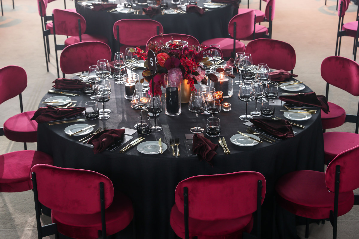 insitu-duke-chair-red-on-black