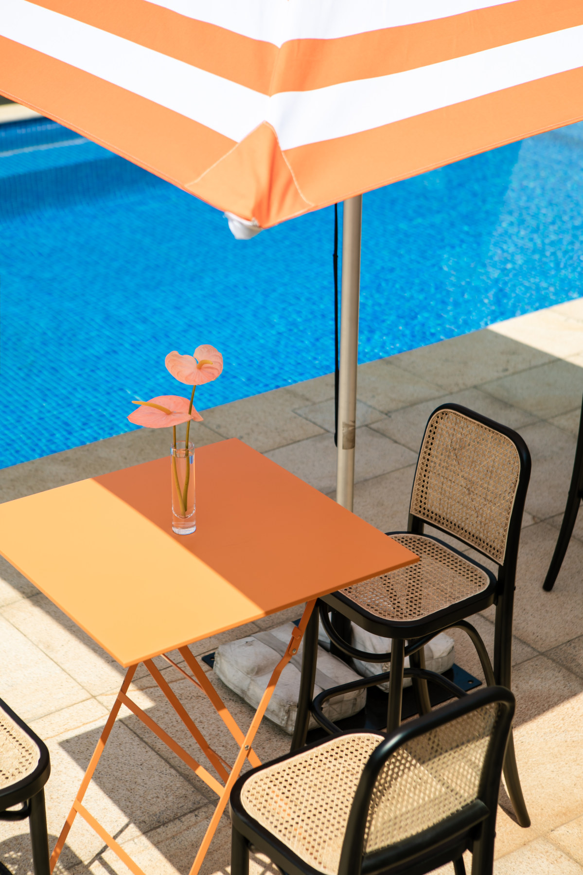 insitu-garden-bar-table-orange