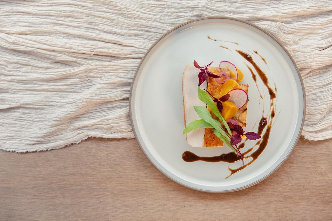 insitu-husk-dinner-plate-chalk