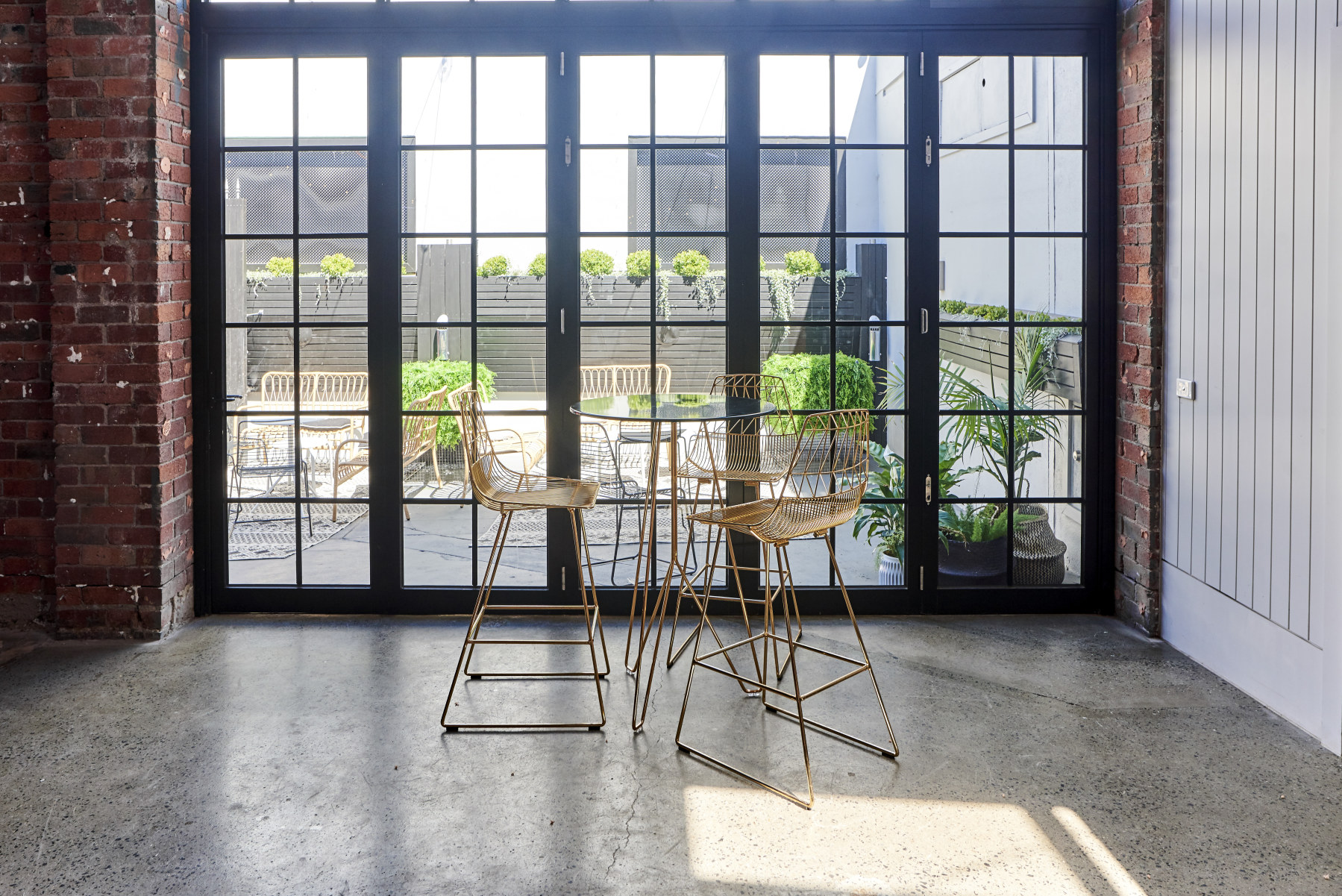 insitu-knox-bar-table-black-gold-2