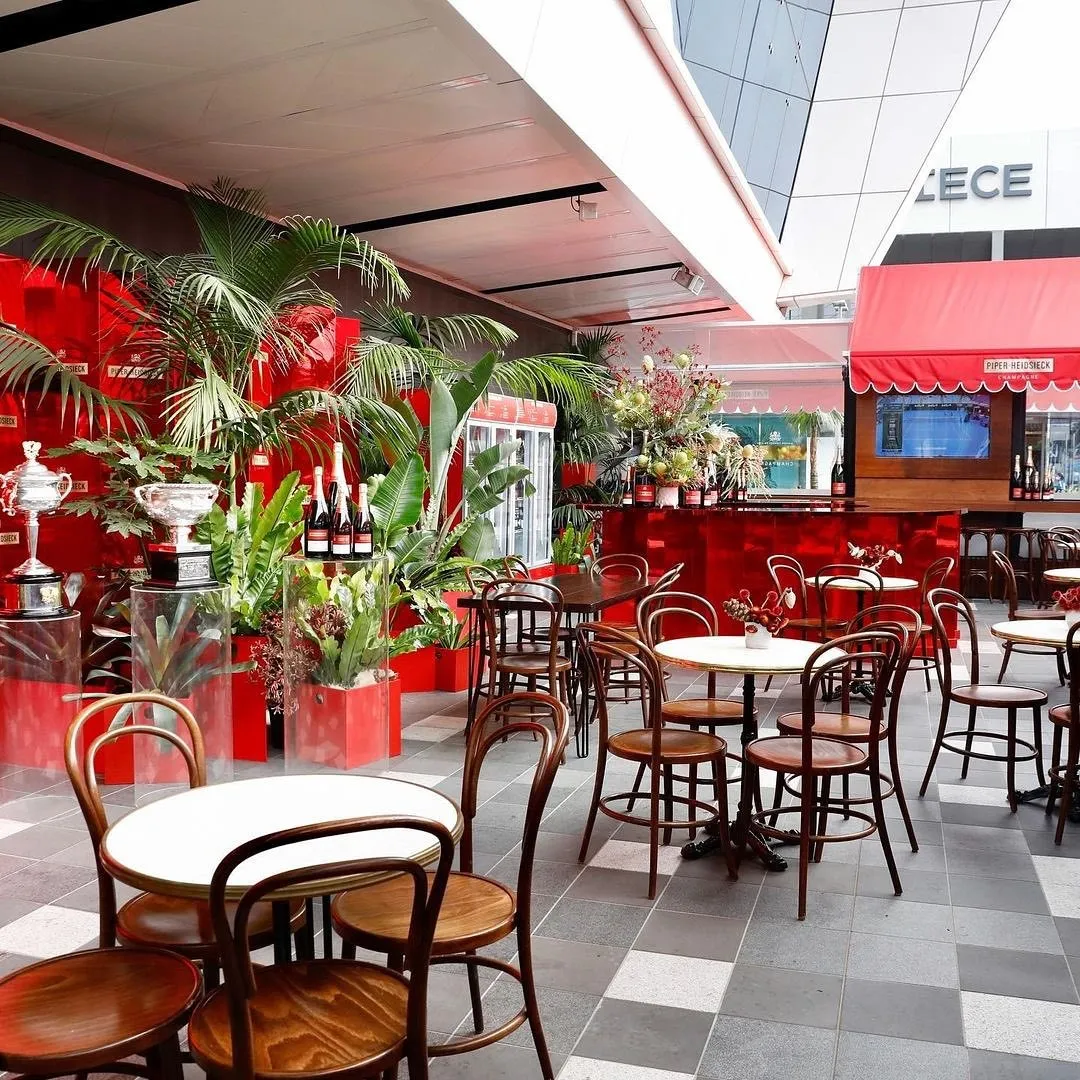 insitu-paris-cafe-table