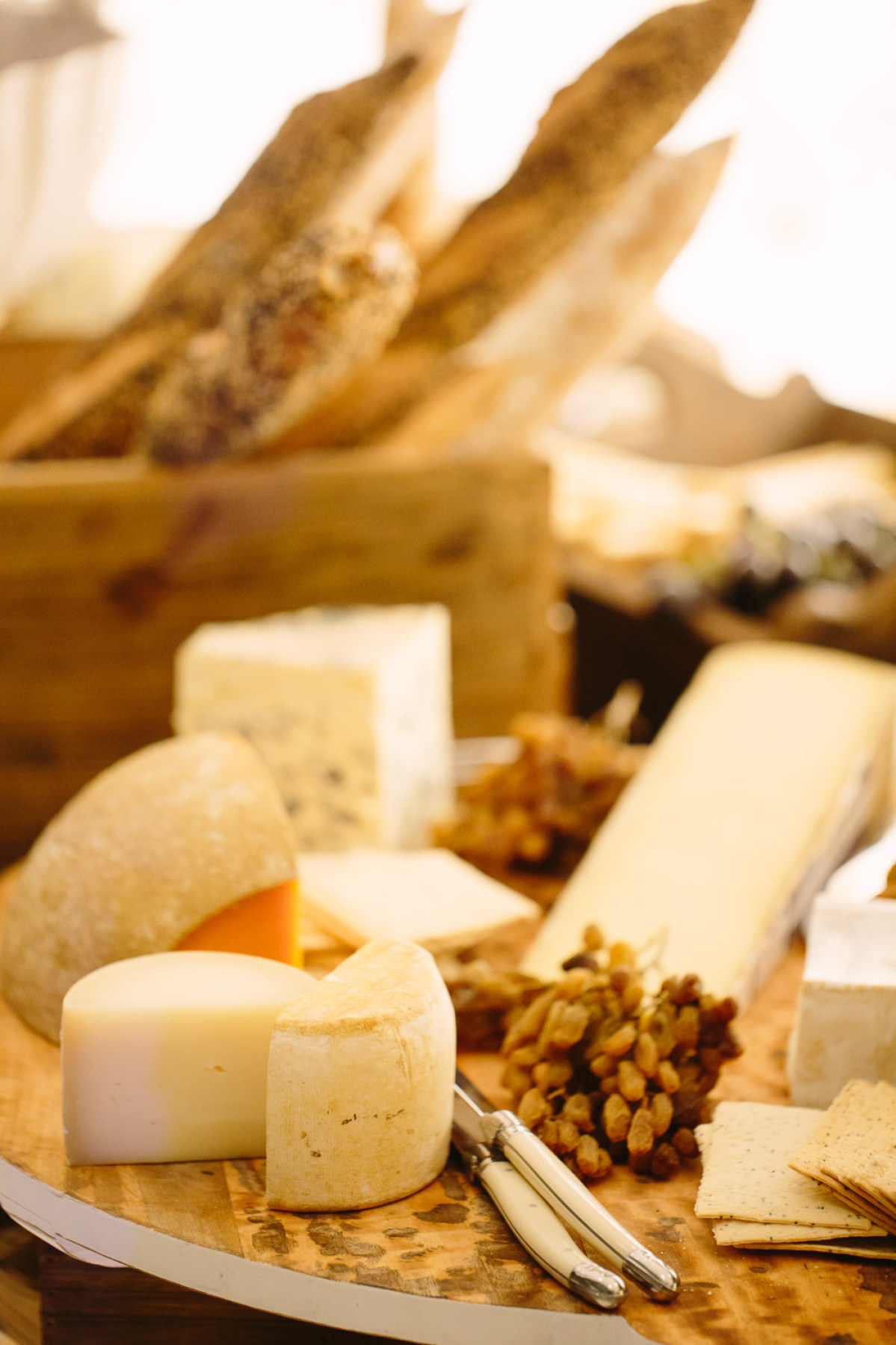 insitu-provincial-serving-board-round