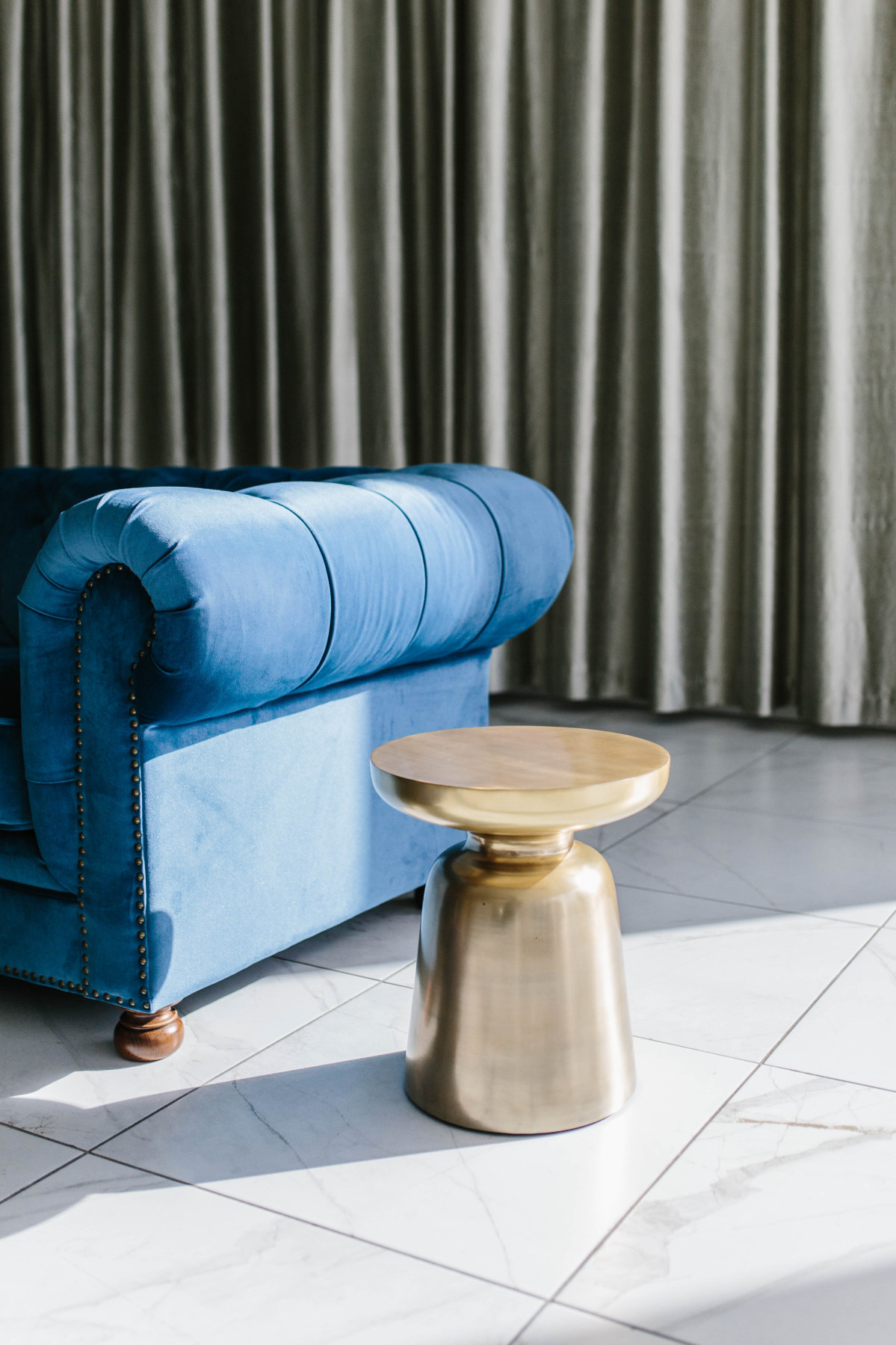 insitu-salon-stool-brass