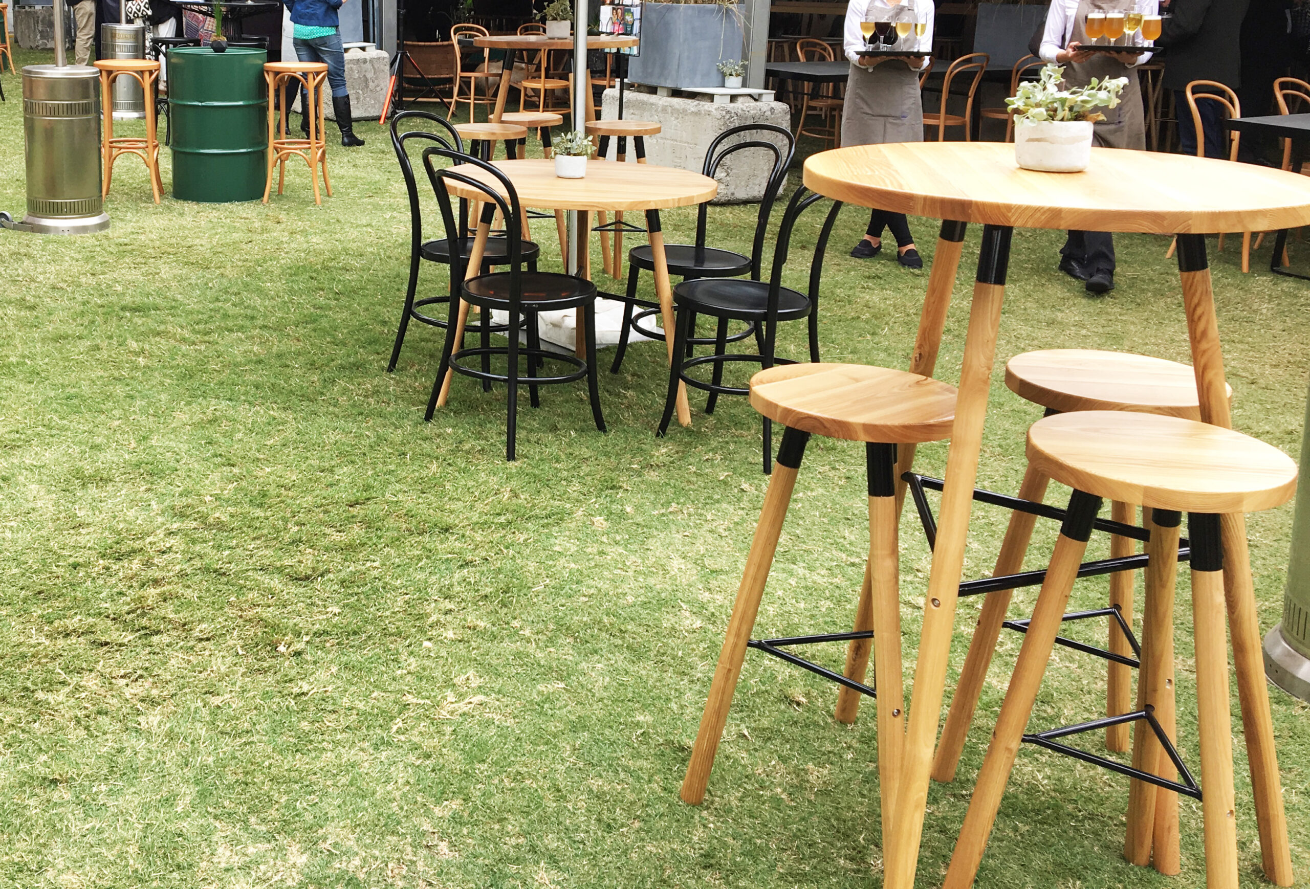 insitu-scandi-bar-table-natural-black