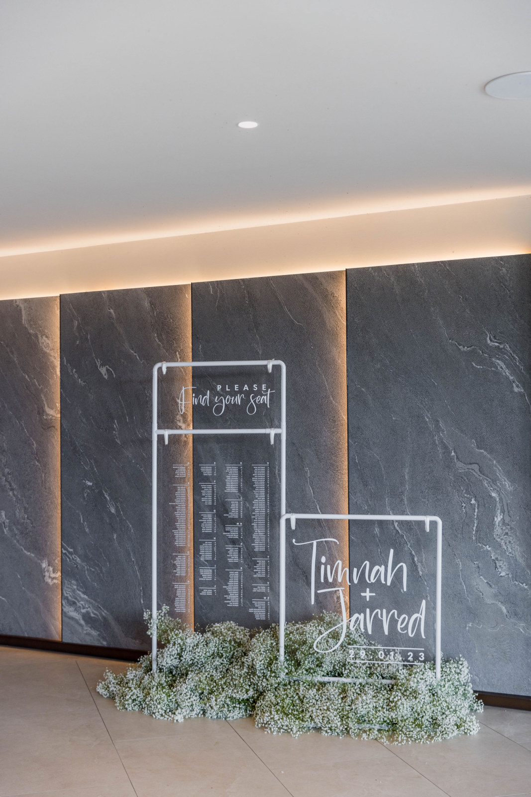 insitu-signage-stand-white-tall-wide