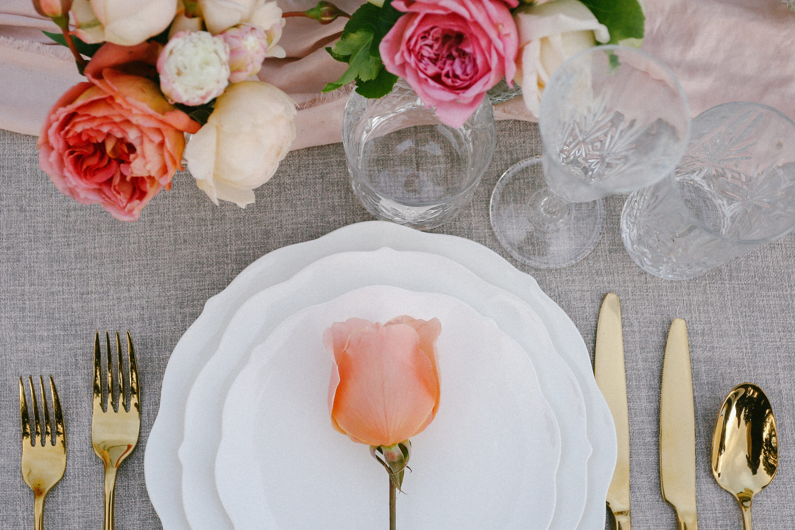 insitu-white-rose-crockery-set