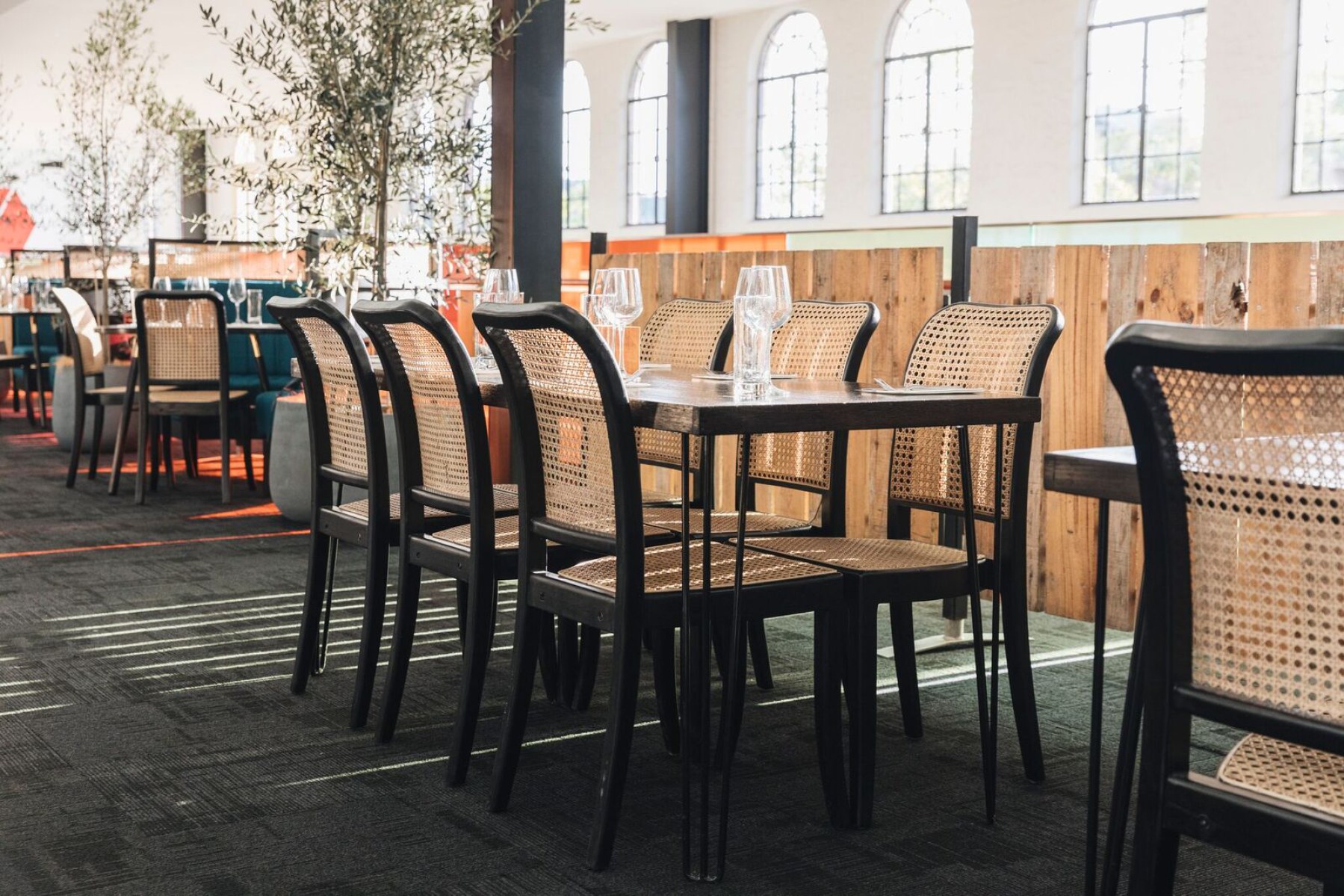 insitu-hairpin-dining-180-blackwash-black