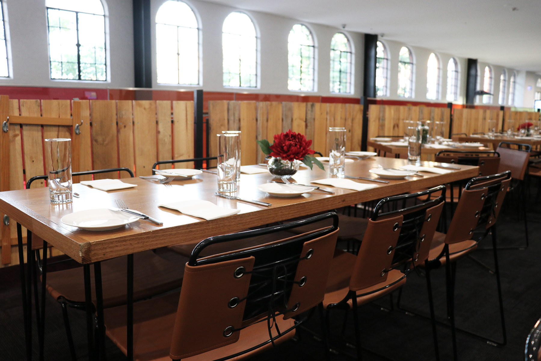 insitu-hairpin-teak-180-black