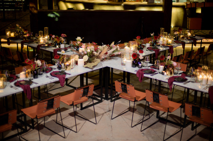 insitu-optical-white-marble-blcak-legs