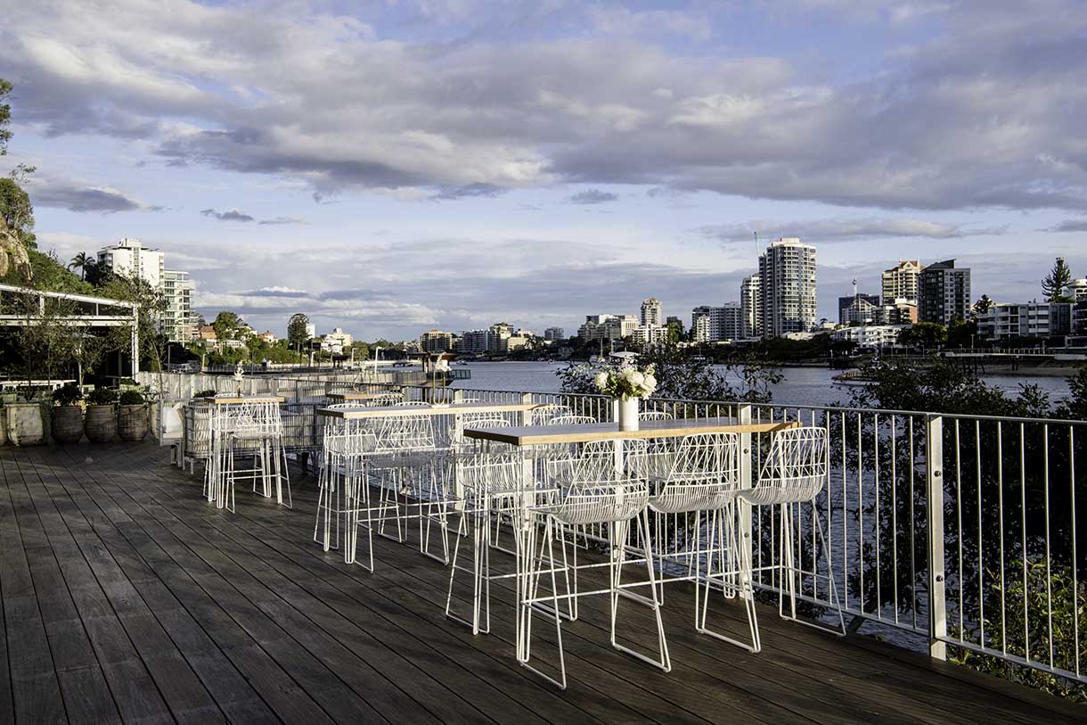 insitu-arrowe-bar-stool-white-stacking