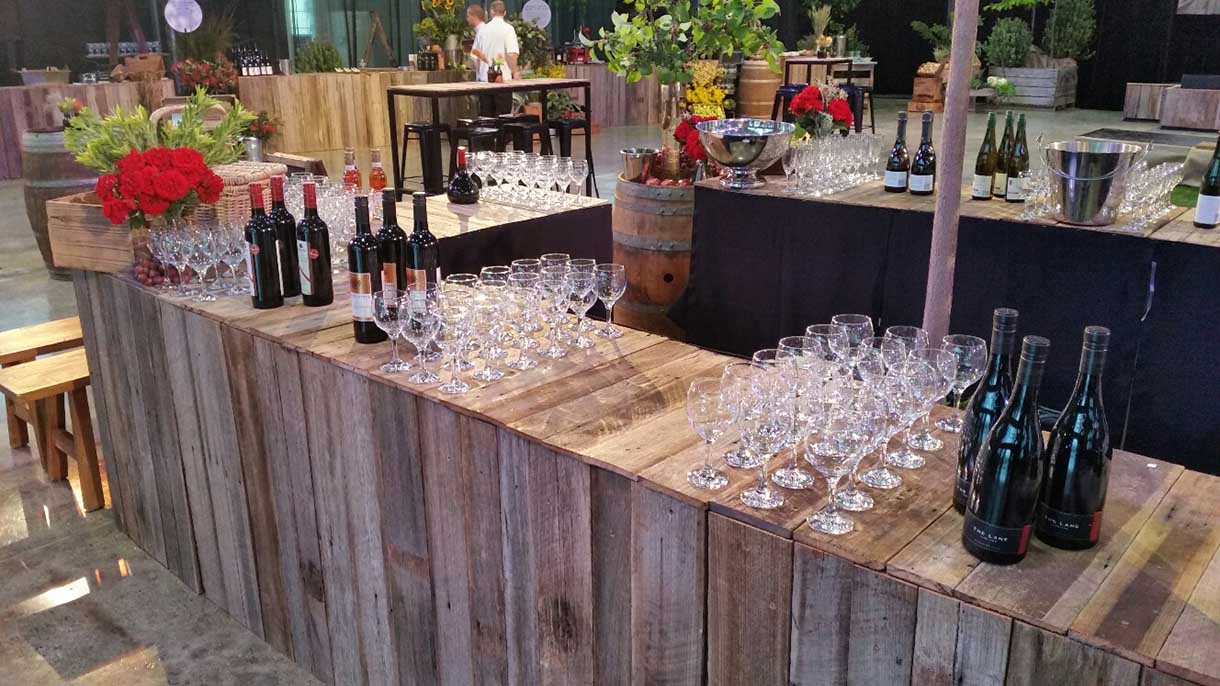 insitu-rustic-food-station