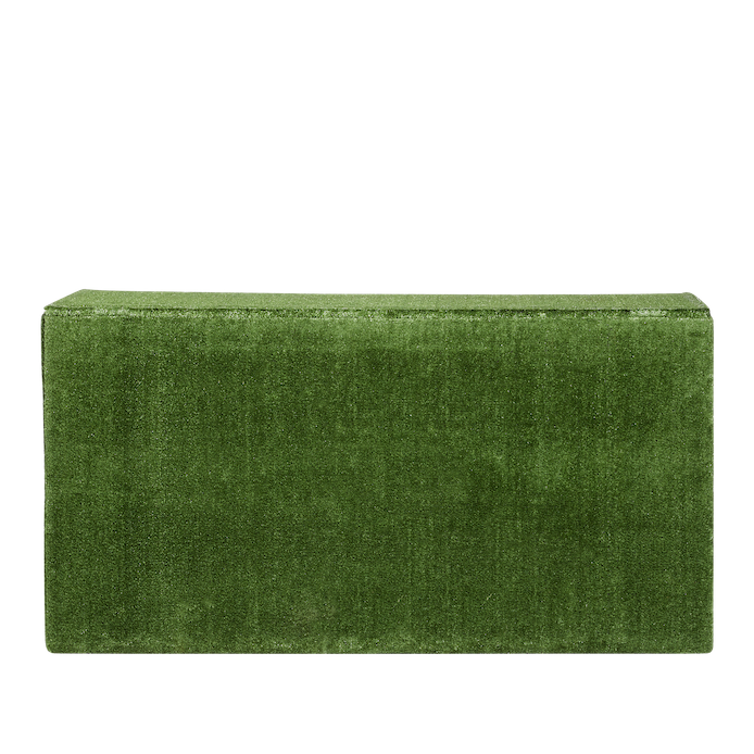 faux-grass-food-station-front