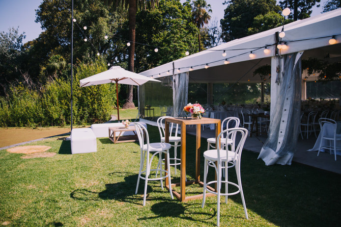 insitu-bordeaux-bar-table