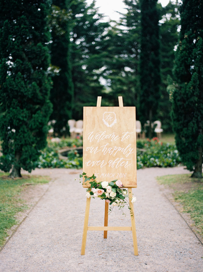 insitu-easel-natural