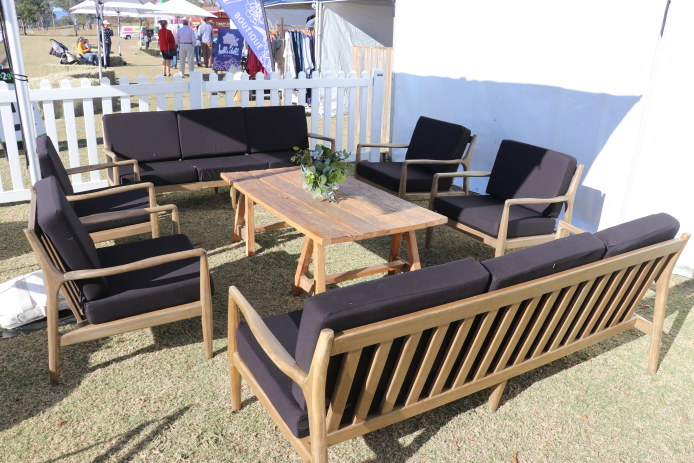 insitu-provincial_sofa_black