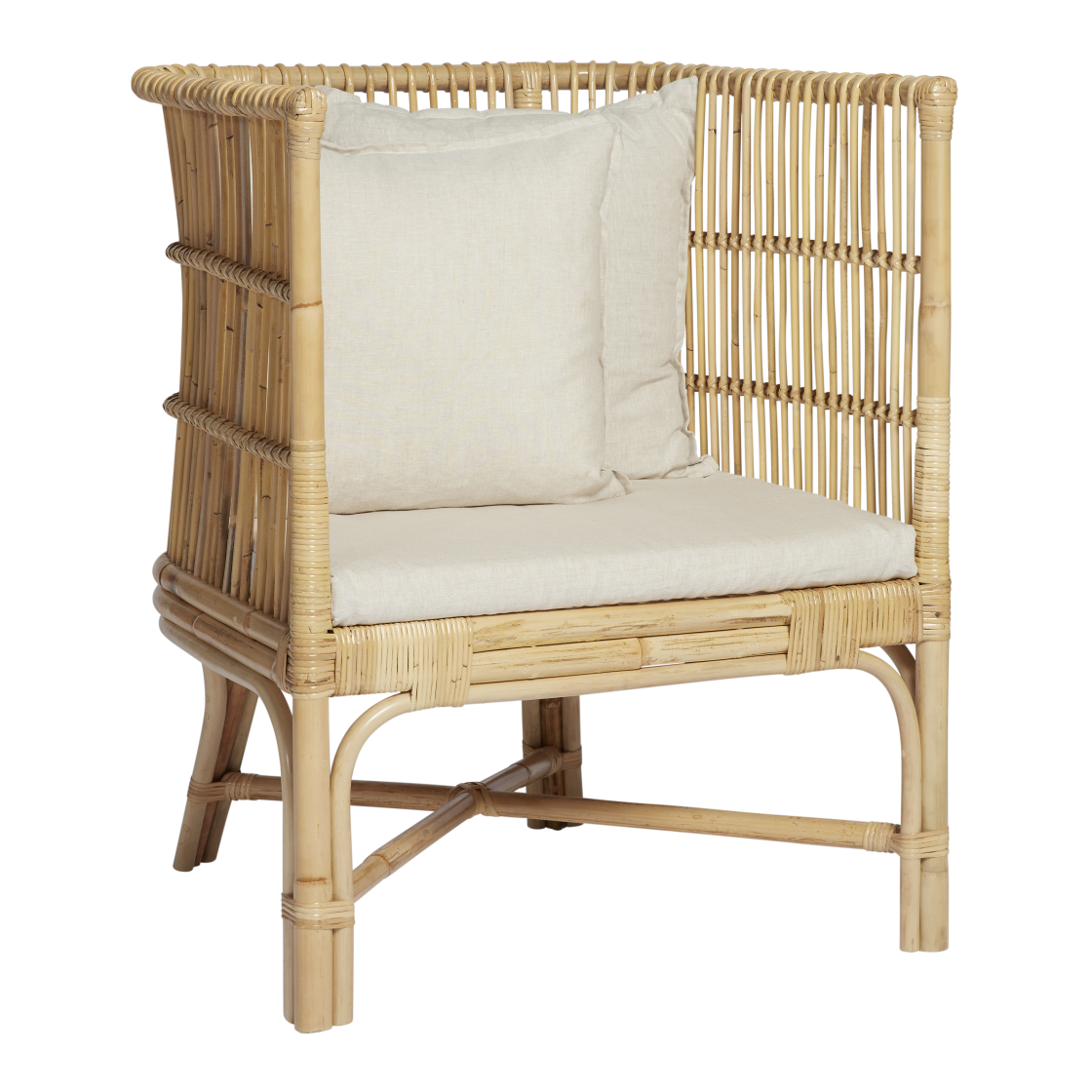 villa-armchair-natural-white-cushion-angle