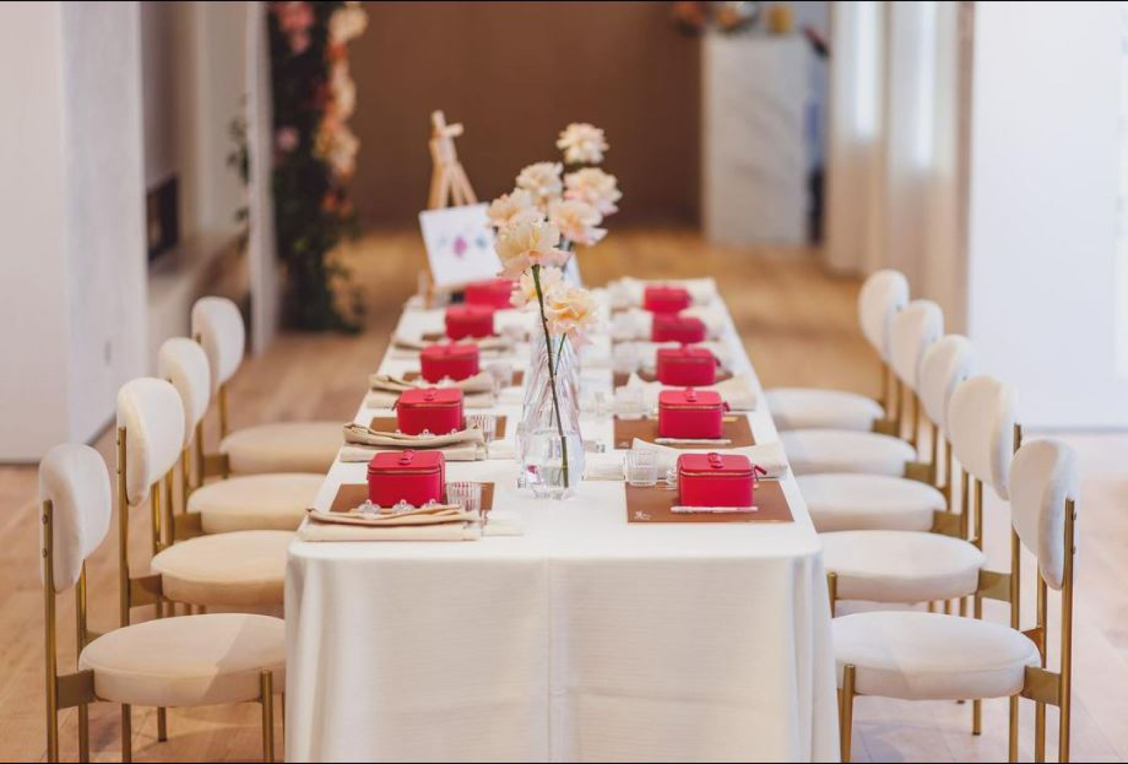 insitu-duke-chair-cream-gold-second-image