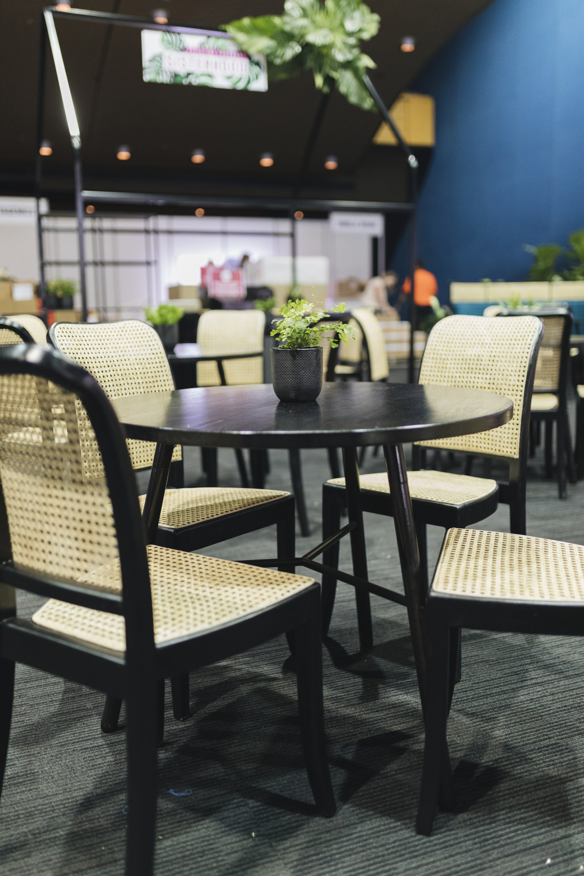 insitu-scandi-cafe-table-black-black