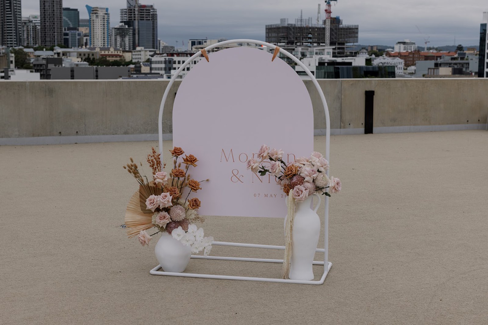 insitu-signage-stand-round-whtie