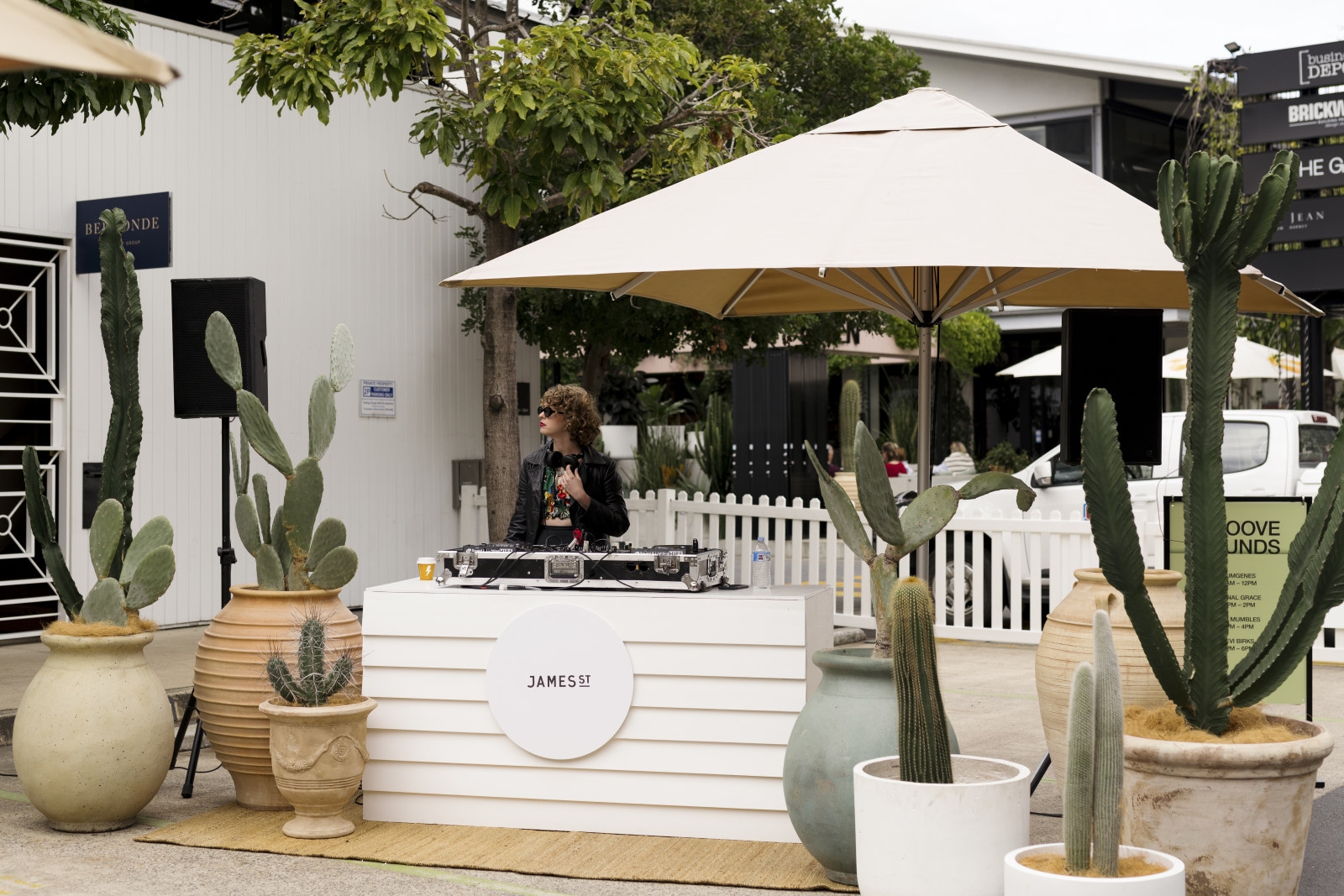 insitu-weatherboard-food-station