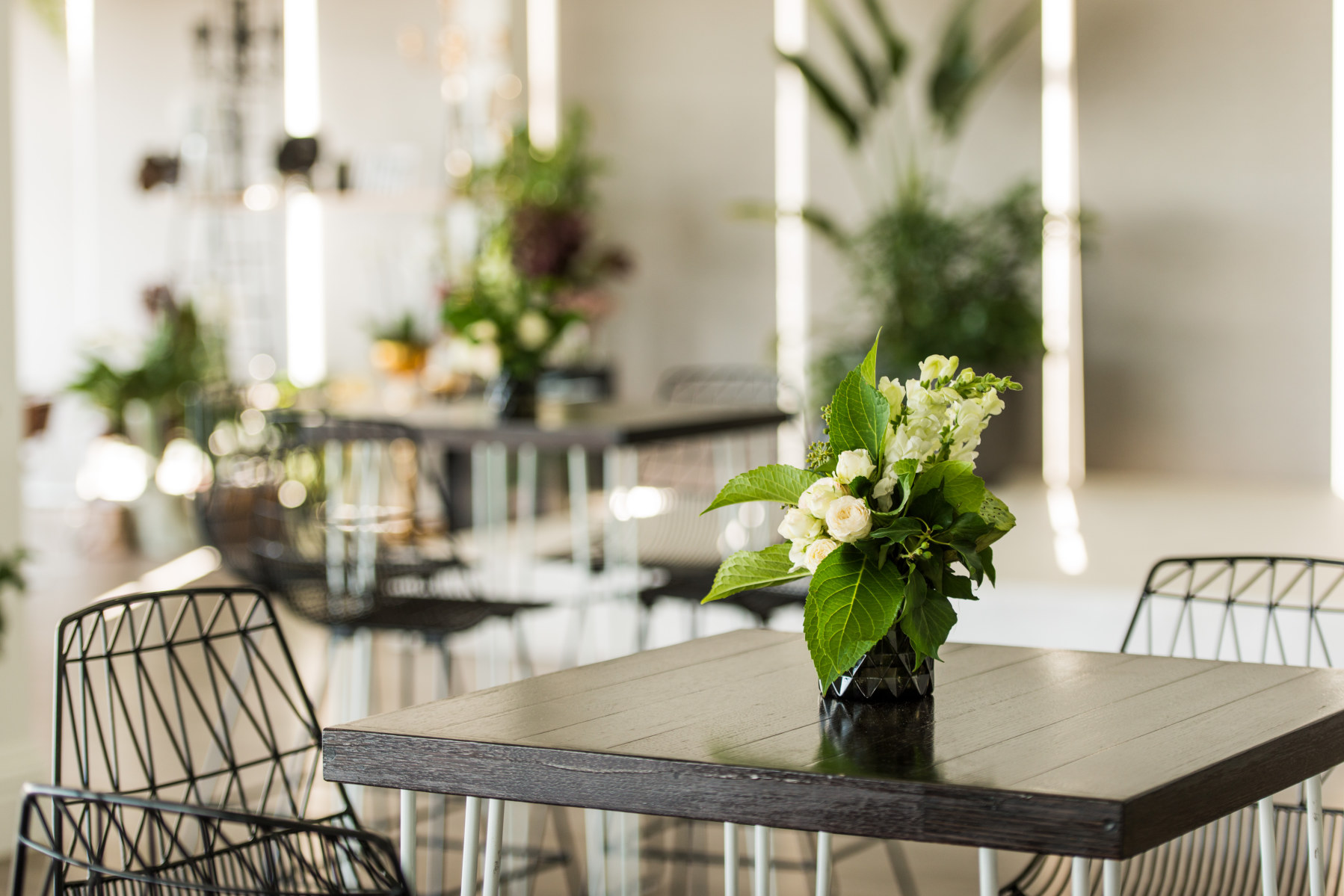 insitu-hairpin-bar-table-blackwash-white-legs