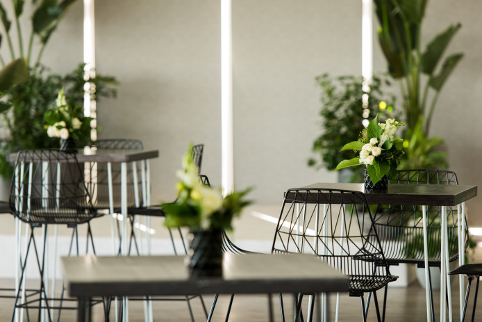 insitu-hairpin-table-white-legs