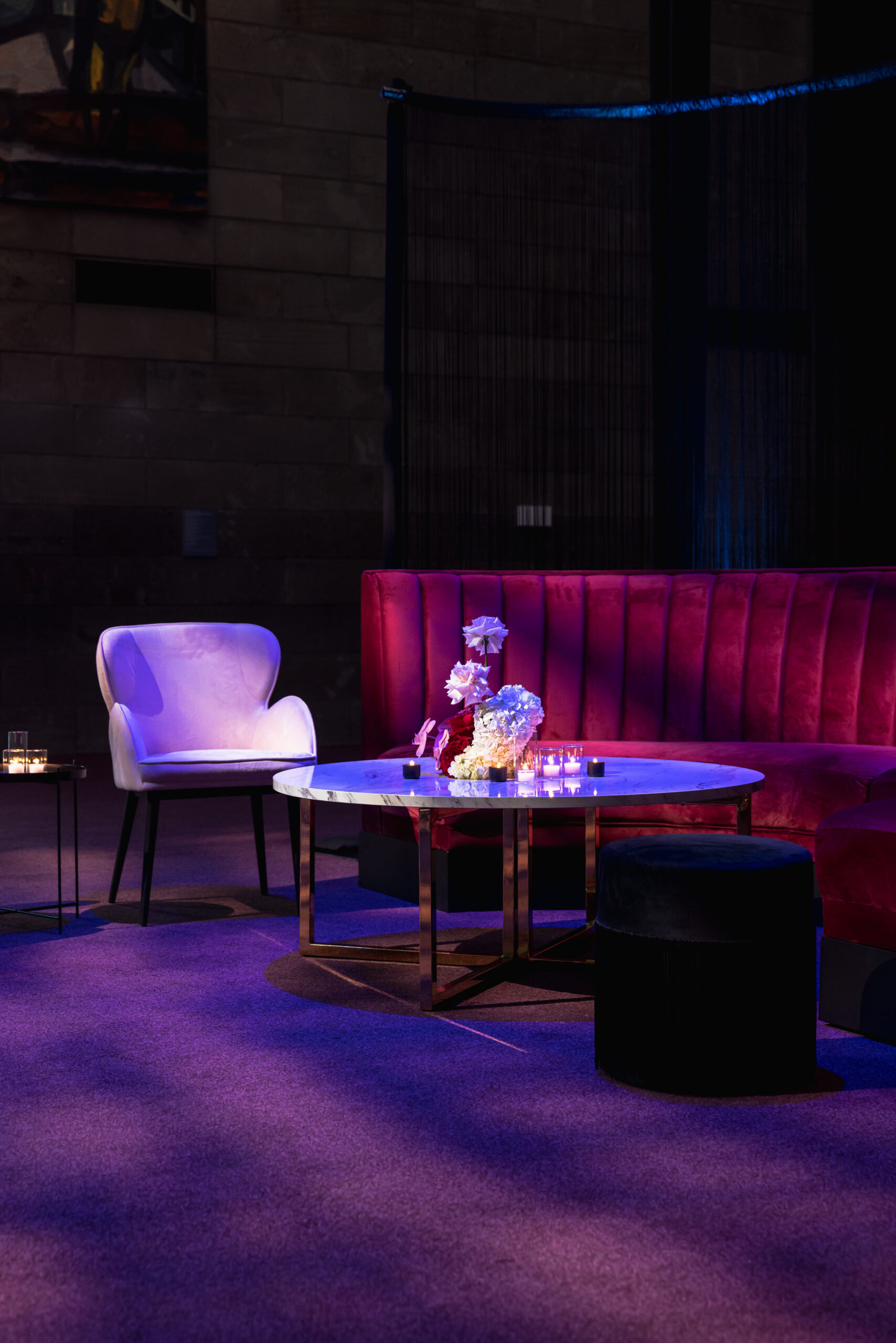 insitu-kenzo-banquet-circle-red