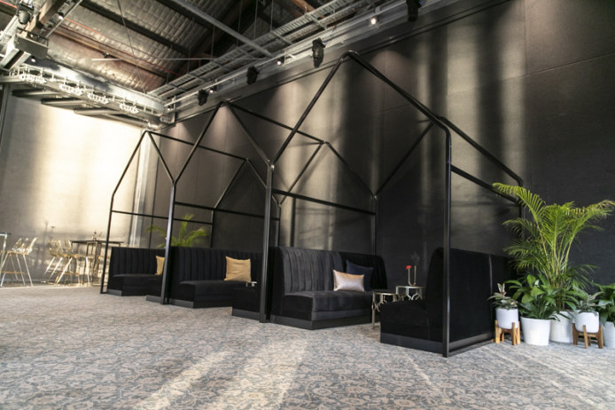 insitu-kenzo-banquet-seat-straight-black