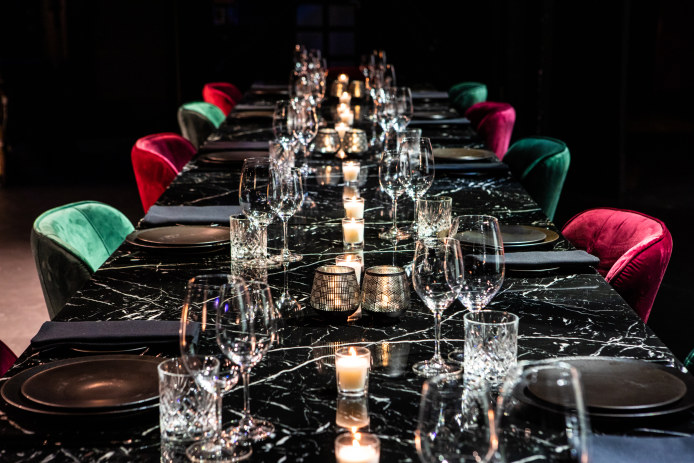 insitu-optical-dining-table-black-marble