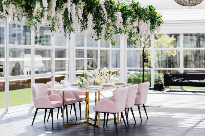 insitu-optical-white-marble-gold-legs-table