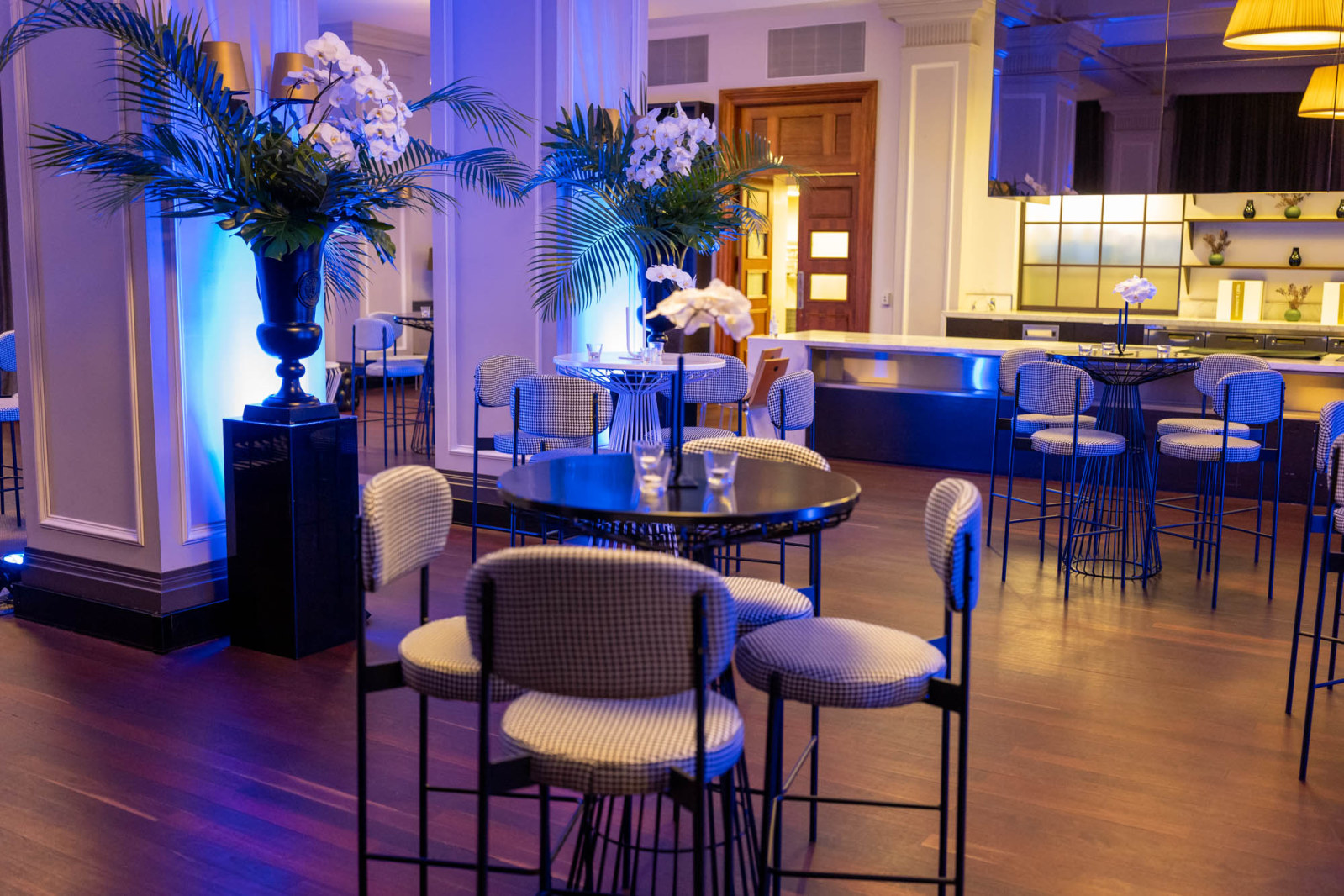 insitu-duke-bar-stool-black-houndstooth