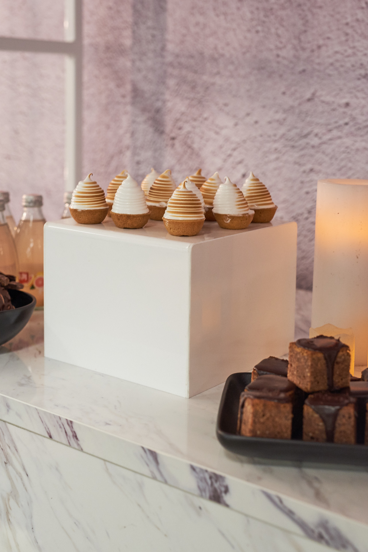 insitu-white-acrylic-riser