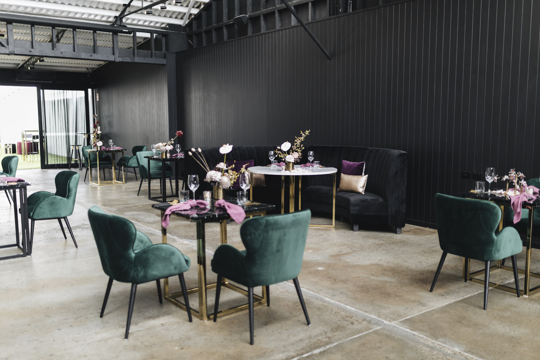 insitu-optical-cafe-black-marble-gold